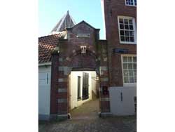 Entrée du Béguinage (begijnhof en néerlandais), une des plus anciennes cours intérieures de la ville.