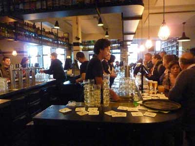 Bar de la brasserie Brouwerij’t IJ, Amsterdam