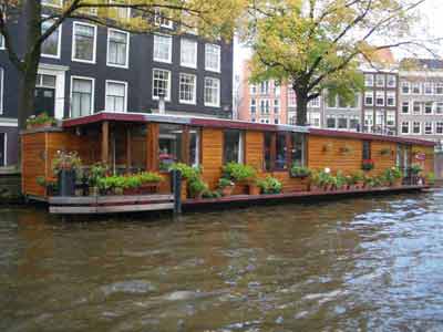 Péniche aménagée en habitation en bois, Amsterdam