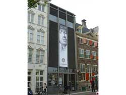 Façade de la maison de Rembrandt sur la Jodenbreestraat à Amsterdam