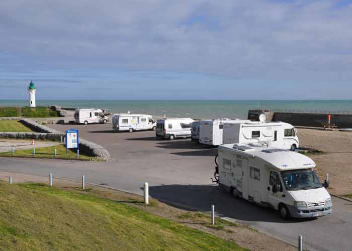 parking pour camping-cars en bord de mer