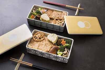 photo de 2 bentos, repas individuels complets traditionnels de la culture japonais