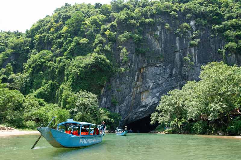 grottes de Phong Nha - Ke Bang accessibles uniquement en bateau (Vietnam)