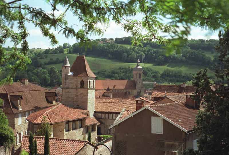 Vue sur les toits du centre-ville de Figeac, département du Lot