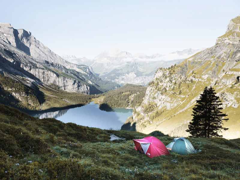 Photo de 2 tentes au sommet des Pyrénées