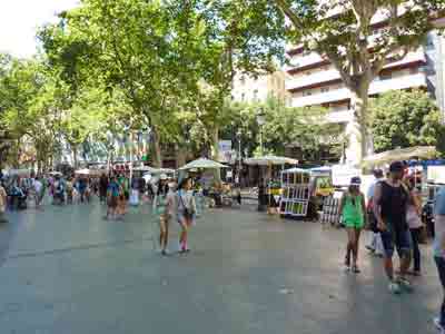 Passants sur la Rambla