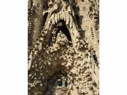 Zoom sur une sculpture sur la façade de la Sagrada Familia