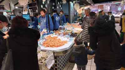 étal de crevettes, poissonnerie Bellocq, marché Victor Hugo, Toulouse