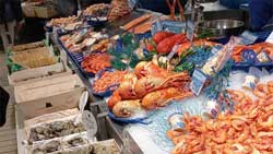 langoustes et huitres, poissonnerie Bellocq, marché Victor Hugo de Toulouse