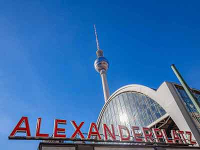 Fernsehturm (tour de la télévision) sur l’Alexanderplatz