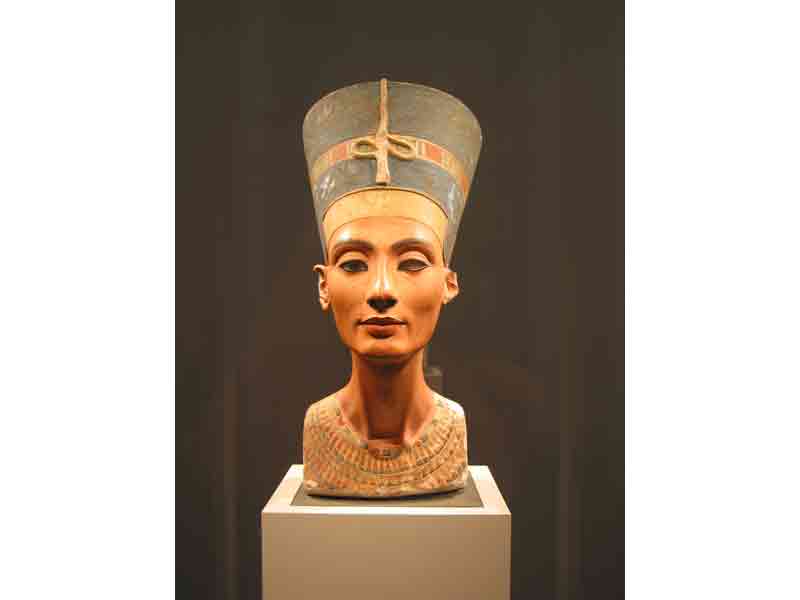 Buste de Néfertiti exposé au Neues Museum de Berlin