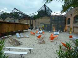 Chaises longues sur du sable, RAW Tempel, Berlin