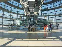 À l'intérieur du dôme du Reichstag