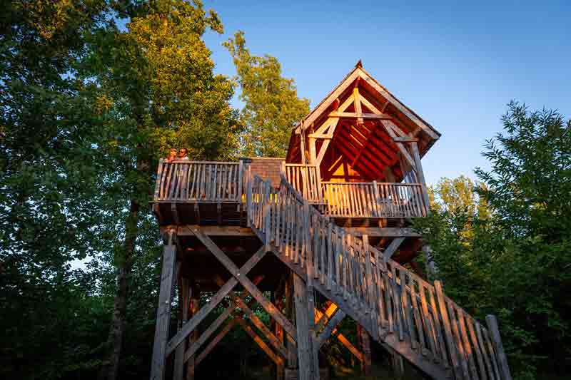 cabane dans les arbres pour les amoureux (Savignac de Miremont, France)