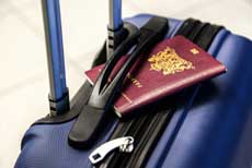 passeport pos sur une valise