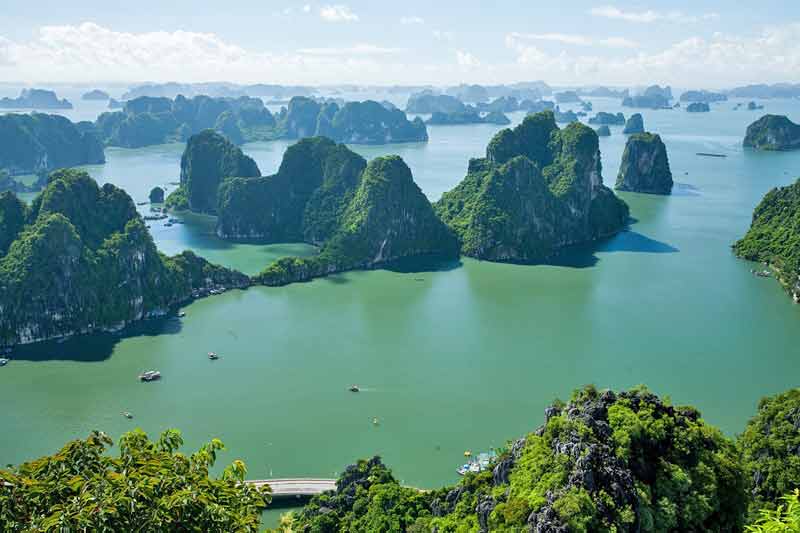 Baie d'Ha Long, baie naturelle située entre Hạ Long et le parc national de Cat Ba