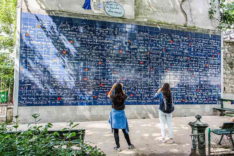 Mur des je t'aime, square Jehan-Rictus de Montmartre, Paris (France)