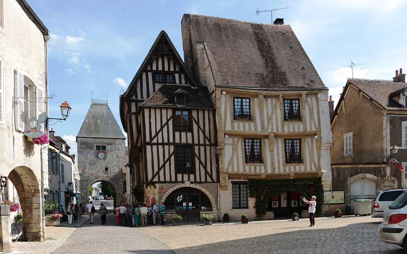 Maisons à colombages dans le vieux Noyers-sur-Serein