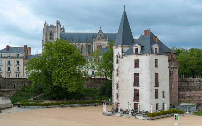 Conciergerie du château des Ducs de Bretagne adossée à la tour du Vieux Donjon