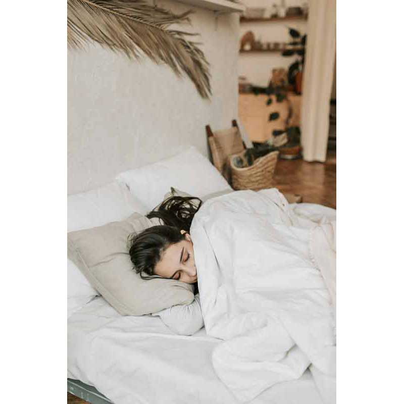 Sommeil réparateur en city break dans une chambre calme pour récupérer après une journée de visite