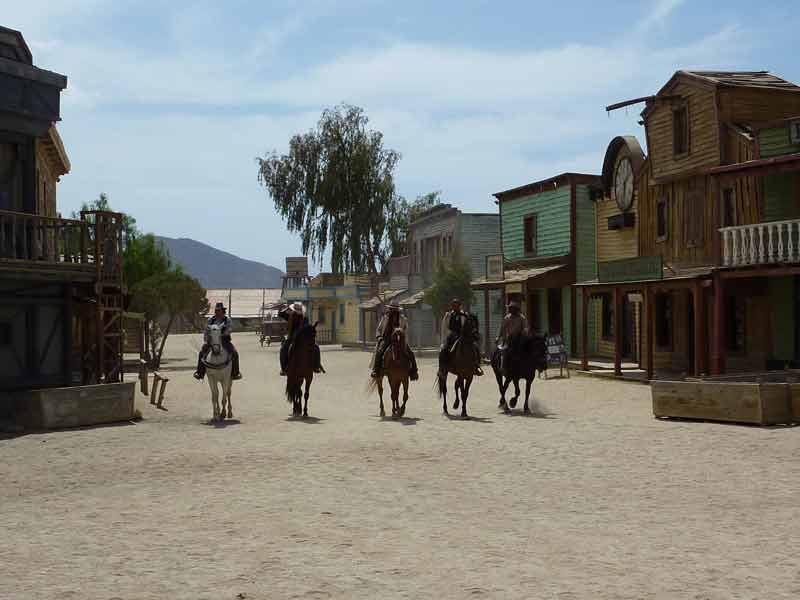 Spectacles avec 5 cow-boys au Fort bravo (desert tabernas andalousie)