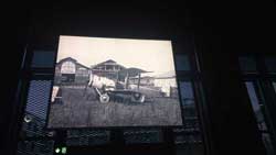 Photo noir et blanc d’un Salmson 2A2 devant un hangar de l’usine Latécoère de Montaudran, musée L'Envol des Pionniers (Toulouse)