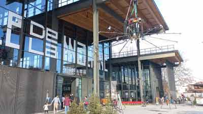 Entrée du musée de la halle des machines dans le quartier de Montaudran à Toulouse