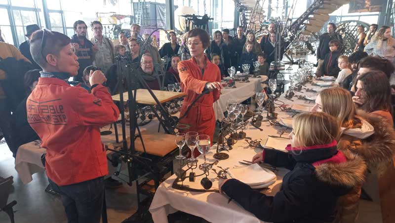 Machinistes qui font le spectacle au dîner des petites mécaniques, halle de la machine, Toulouse