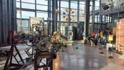 Vue sur plusieurs machines de la halle de la machine dans le quartier toulousain de Montaudran