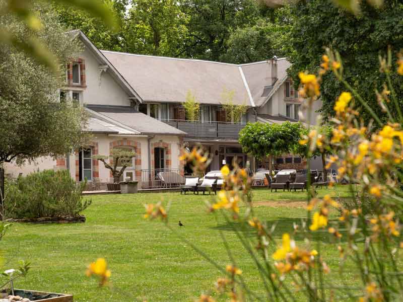 Vue sur le jardin du Pavillon, hôtel spa à 45 minutes de Toulouse