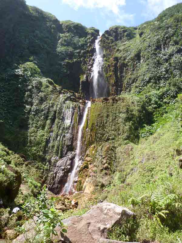 Chutes du Carbet en Guadeloupe, grande cascade au cœur de la forêt tropicale et des reliefs volcaniques