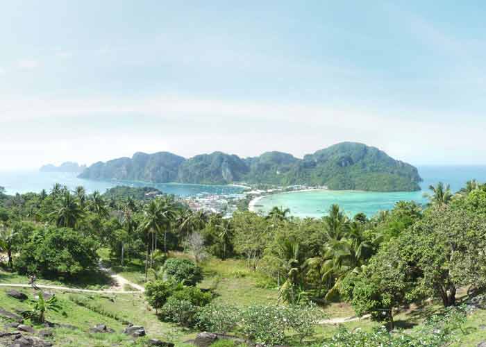 Panorama depuis le viewpoint de Koh Phi Phi en Tha�lande, offrant une vue sur les deux baies de l��le