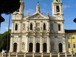Façade de la basilique d'Estrela, Lisbonne (Portugal)