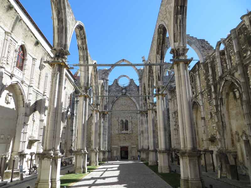 Ruines de l'église gothique du couvent des Carmes, Lisbonne (Portugal)