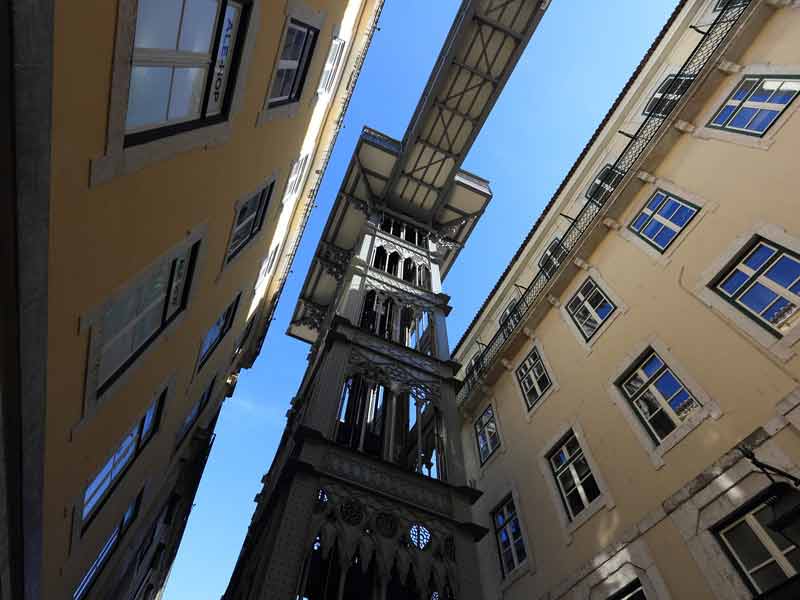 Photo prise au pied de l'Elevador de Santa Justa, Lisbonne