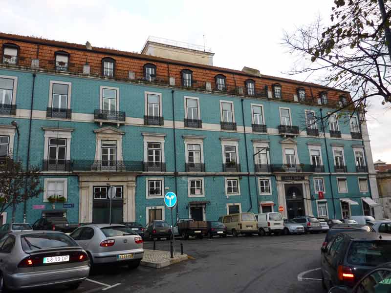 Vila Sousa tapissée d’azulejos turquoise dans le quartier Graça à Lisbonne (Portugal)
