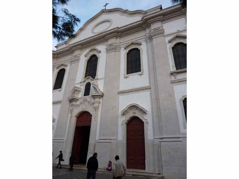 Entrée de l'église de Notre-Dame de Grâce dans le quartier Graça à Lisbonne (Portugal)
