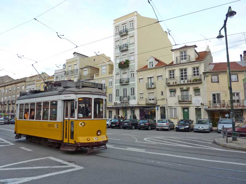 Tram 28 dans le quartier de Graa (Lisbonne)