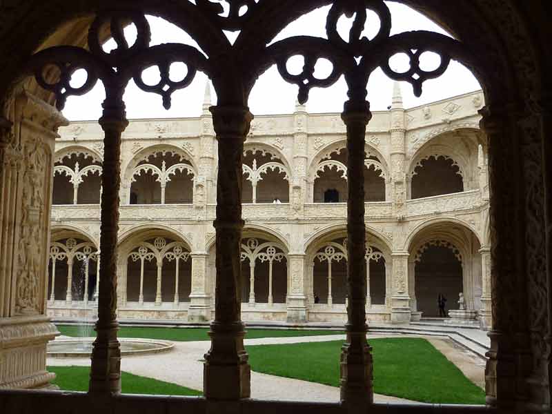 Arcade du cloître du monastère des Hiéronymites, quartier de Belém, Lisbonne