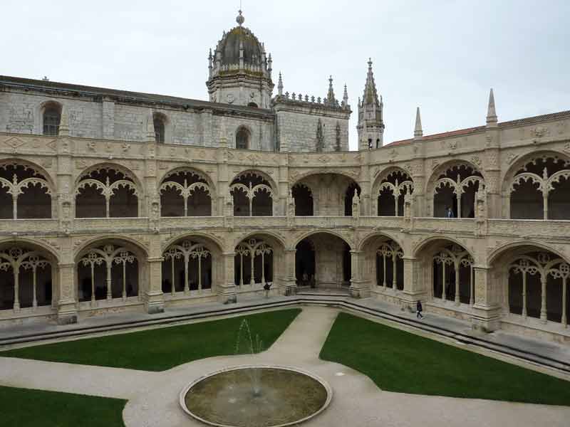 Vue du cloître du monastère des Hiéronymites depuis le 1er étage, quartier de Belém, Lisbonne