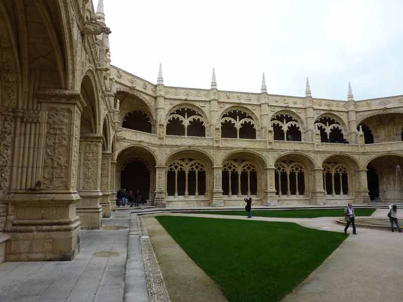 Vue du cloître du monastère des Hiéronymites, quartier de Belém, Lisbonne
