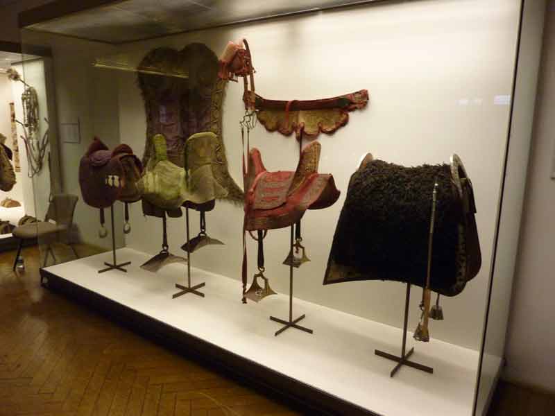 Selles de chevaux au musée des carrosses (museu dos coches) de Lisbonne (Portugal)