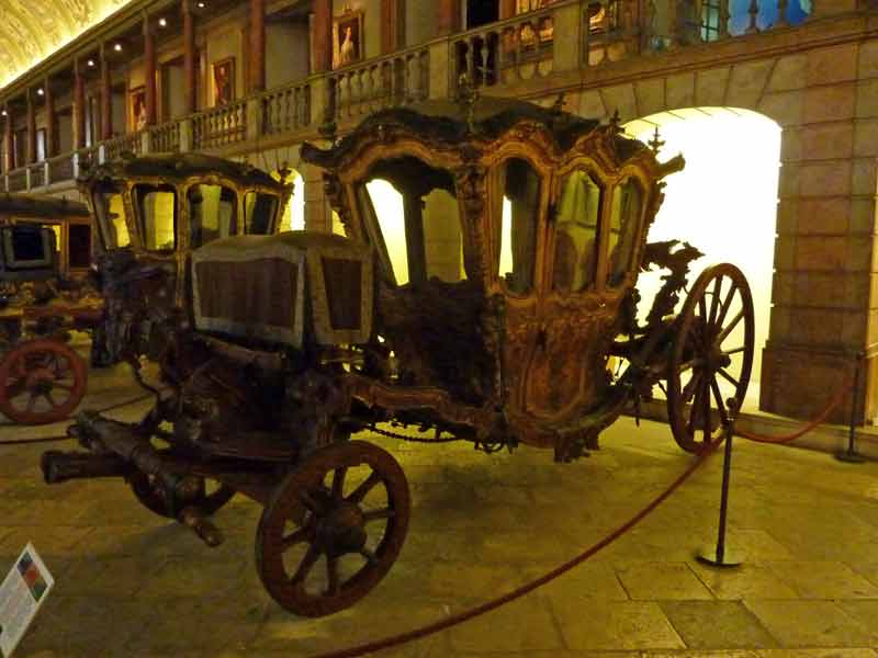 Collection de carrosses au musée des carrosses (museu dos coches) de Lisbonne (Portugal)
