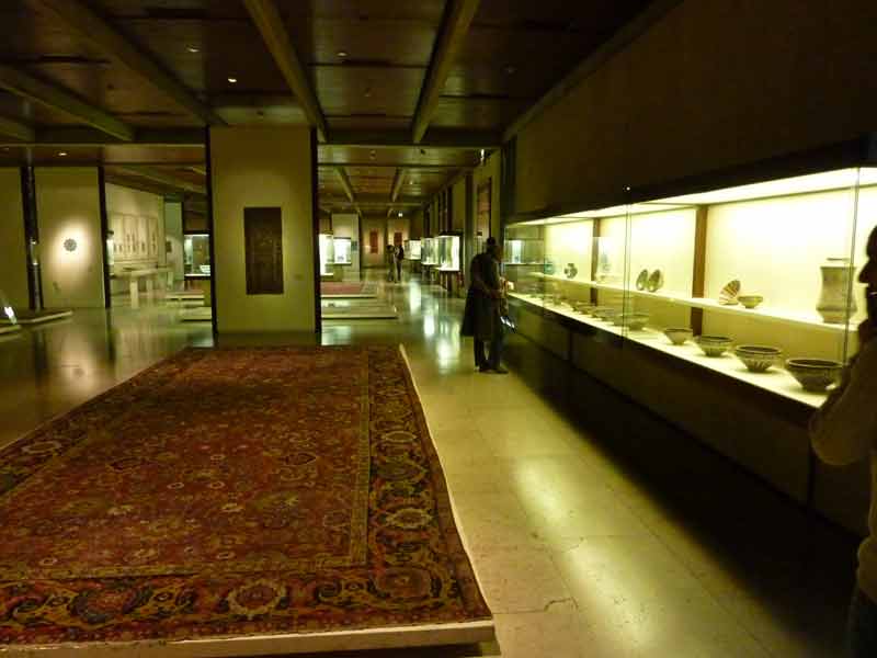 Salle du musée Gulbenkian exposant des oeuvres d'art, Lisbonne (Portugal)