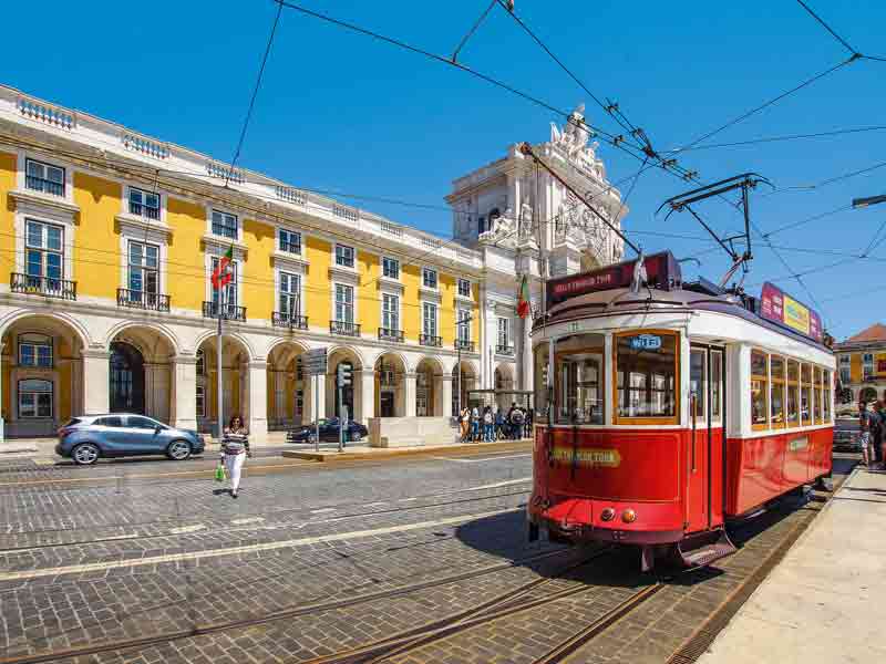 Tramway sur la praa do Comrcio, Lisboa