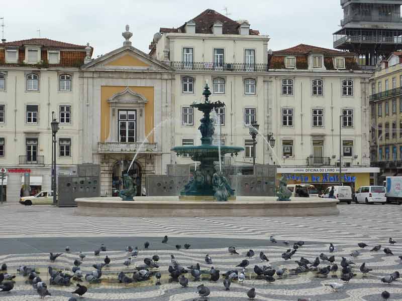 Fontaine nord sur le Rossio (Praça Dom Pedro IV, Lisbonne)
