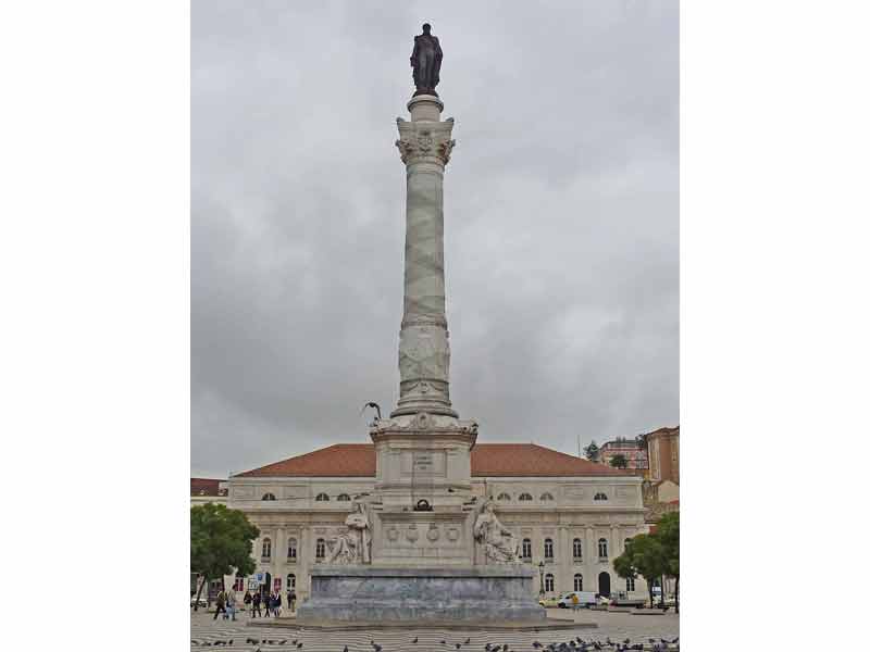 Statue de Dom Pedro IV (Pierre IV, roi du Portugal et premier empereur du Brésil) sur la place Dom Pedro IV à Lisbonne