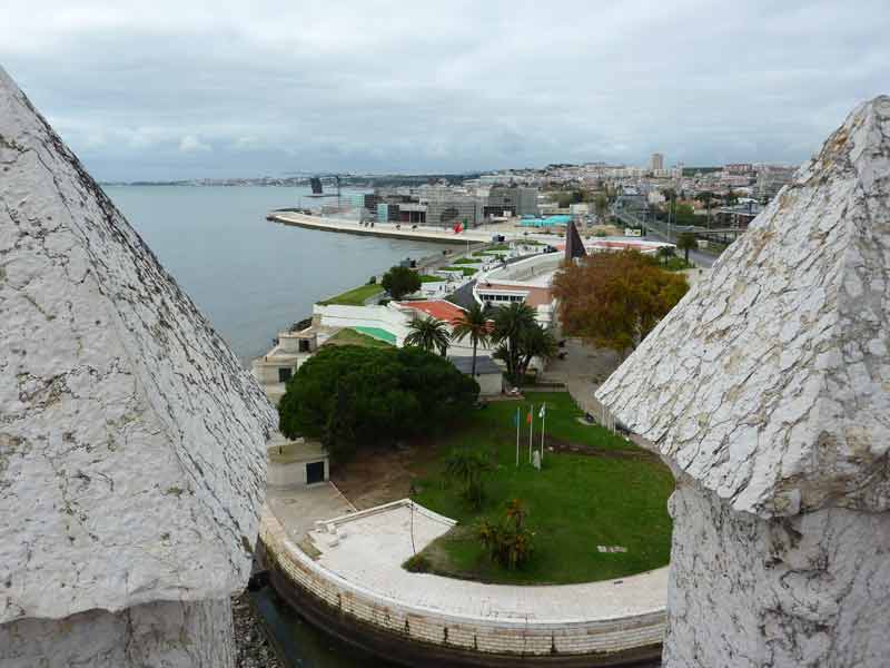 Vue sur le doca pesca depuis la terrasse de la tour de Belém, Lisbonne