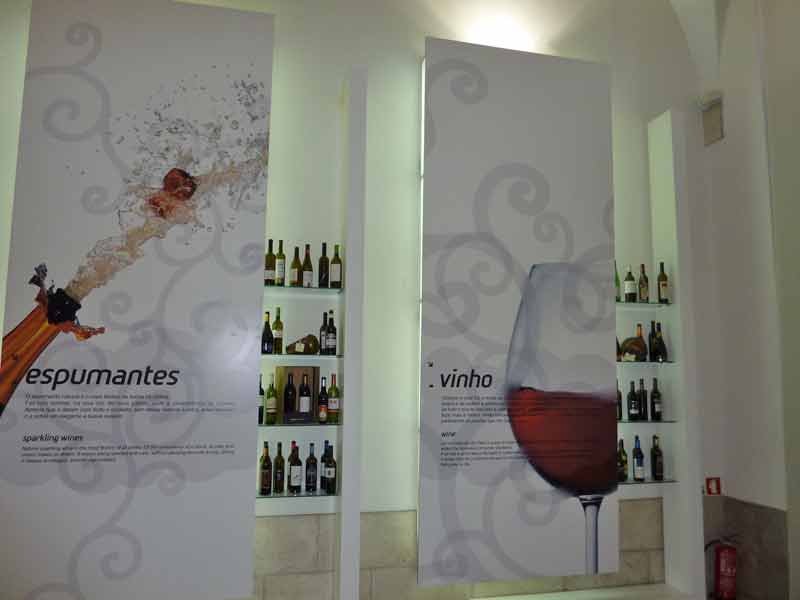 Affiches publicitaires sur le vin portugais