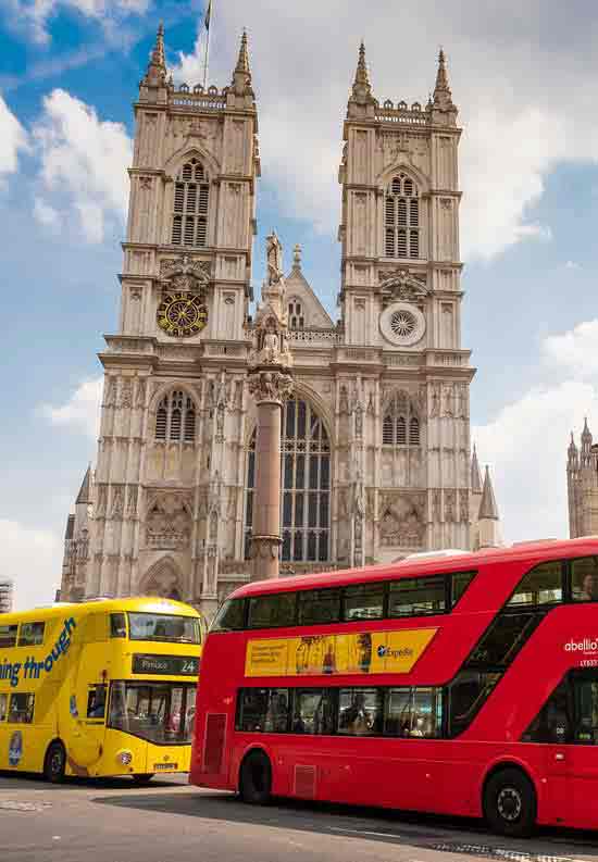 Les 2 tours symtriques de style gothique de l'abbaye de Westminster